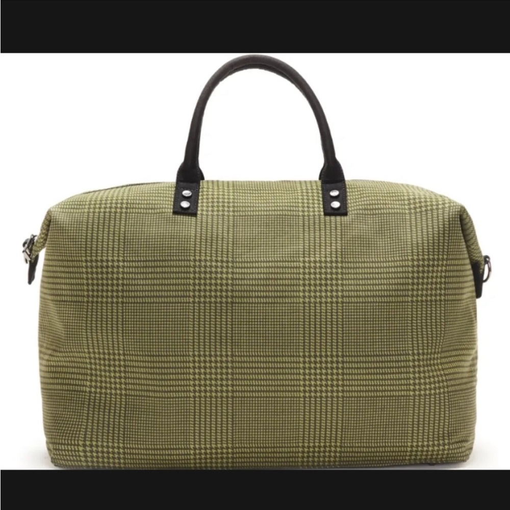 LULU DHARMA WEEKENDER BAG. NWT